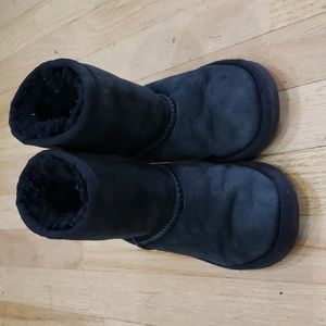 Little kids ugg boots size 9